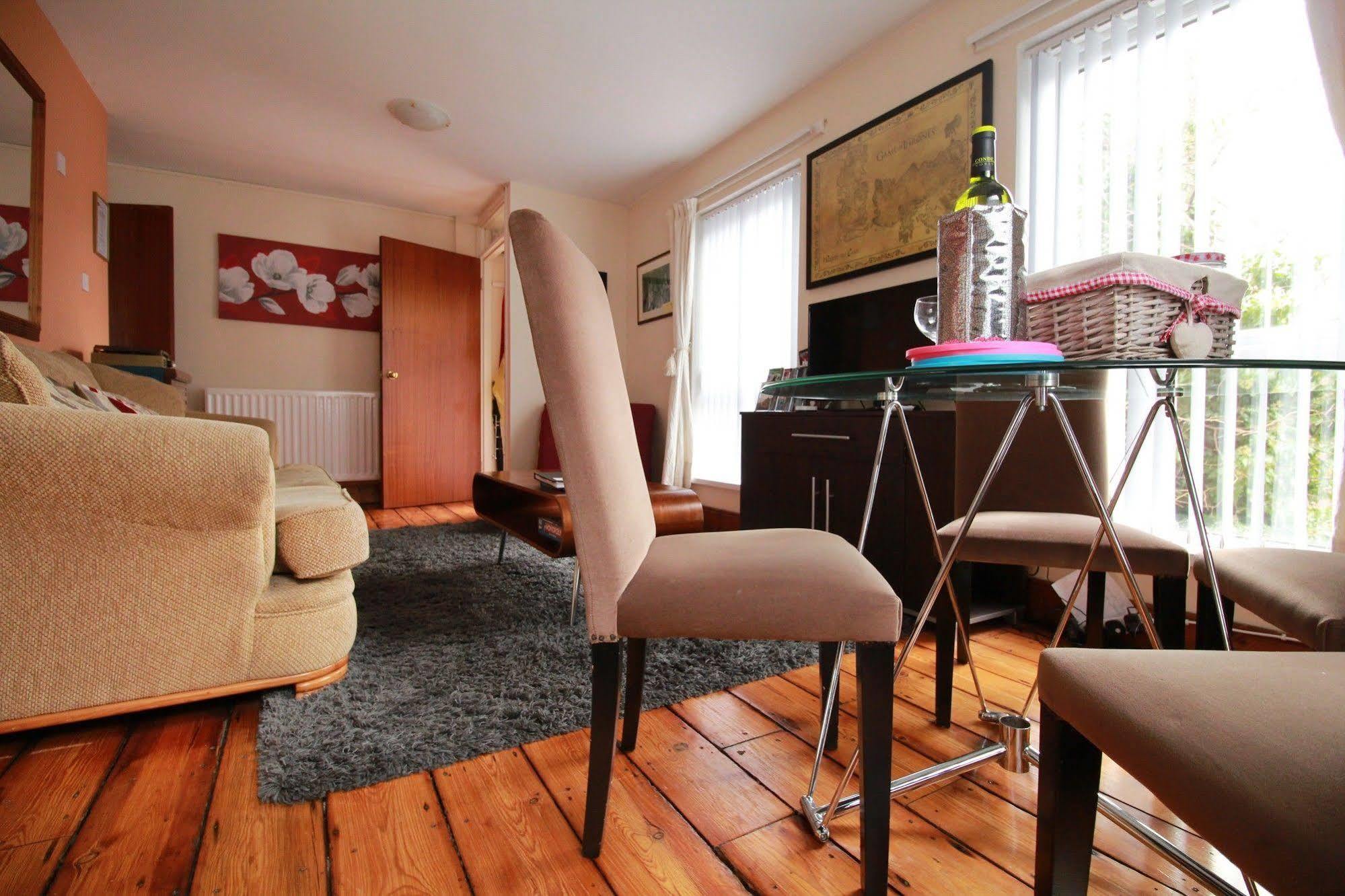 Perfect Central City Location - Parking - 3 Beds - 2 Bedrooms Belfast Exterior foto
