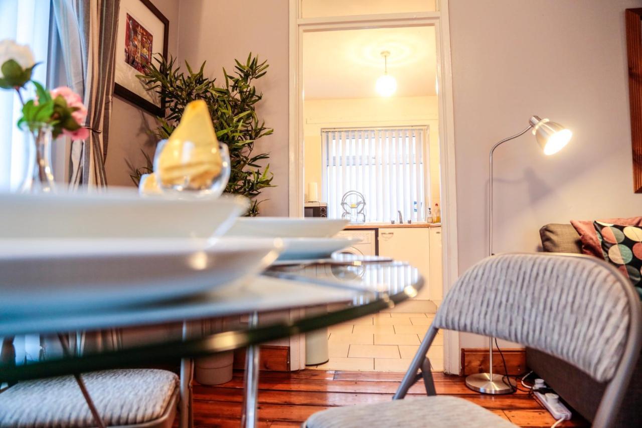 Perfect Central City Location - Parking - 3 Beds - 2 Bedrooms Belfast Exterior foto