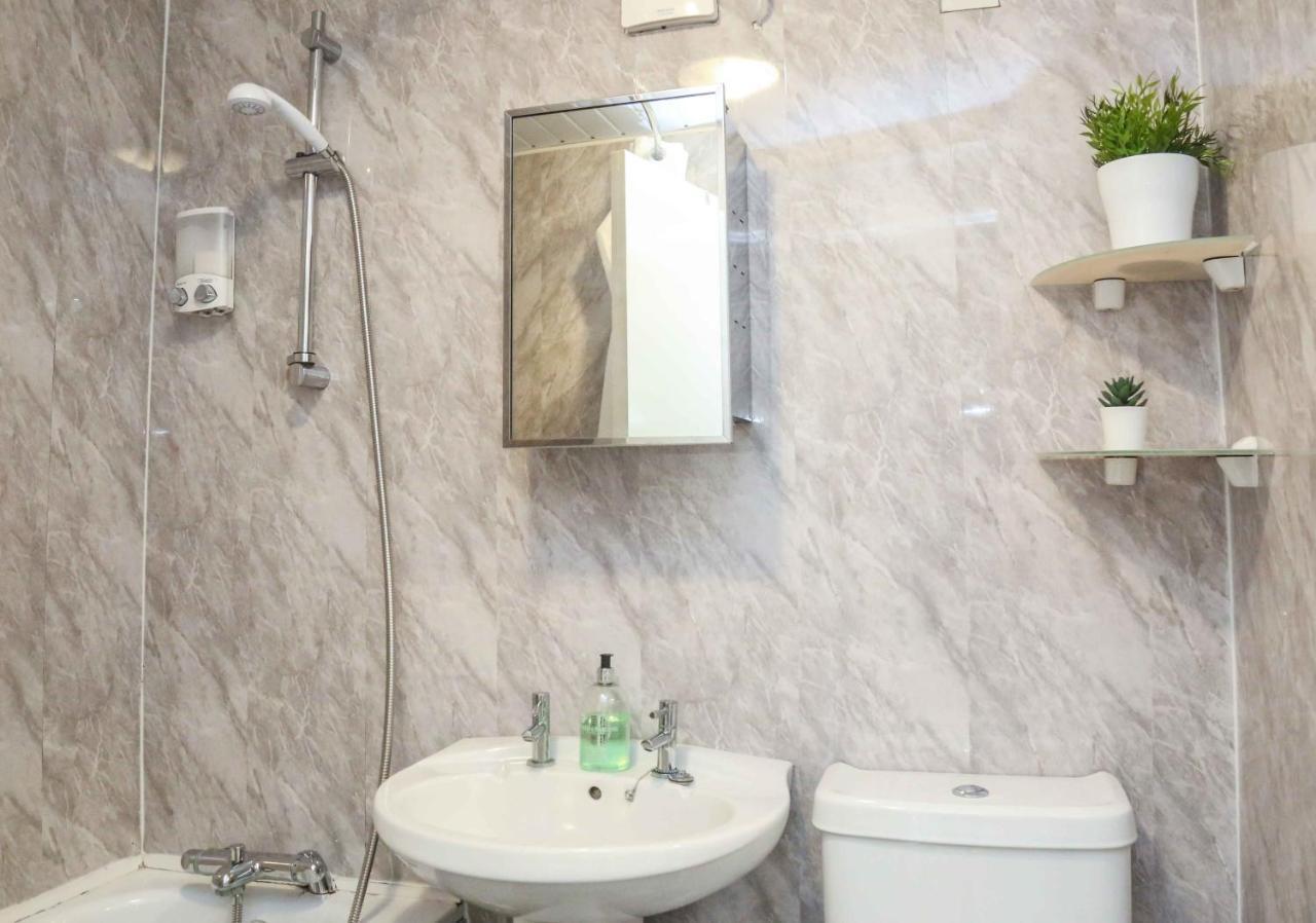 Perfect Central City Location - Parking - 3 Beds - 2 Bedrooms Belfast Exterior foto
